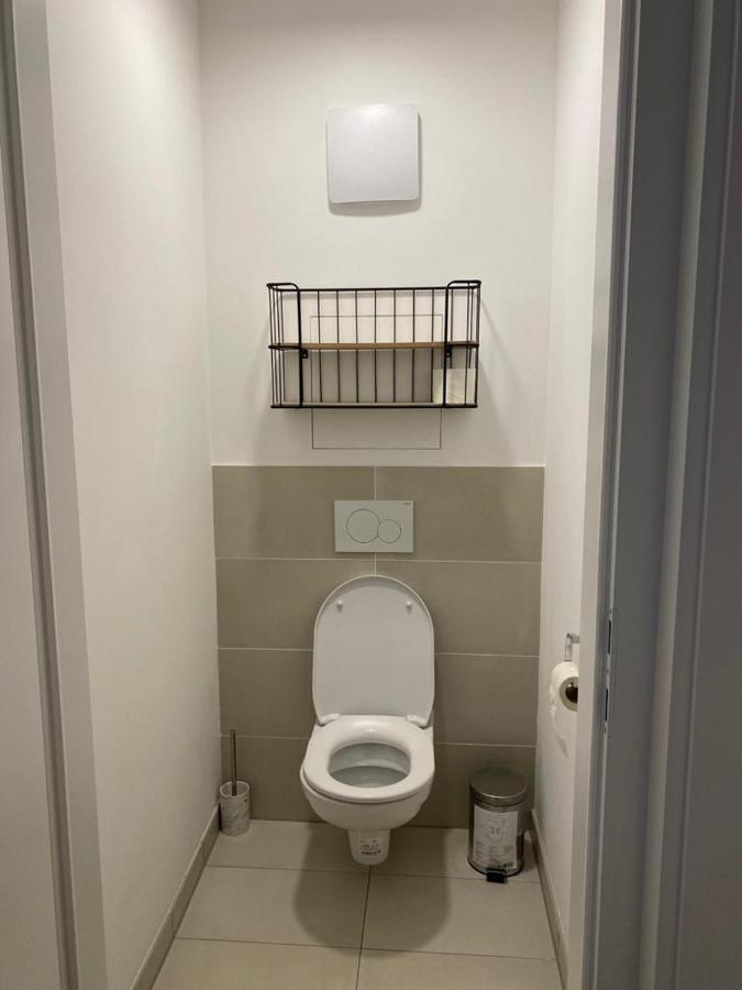 Modern Apartment With Balcony Near City Center Wien Exteriör bild