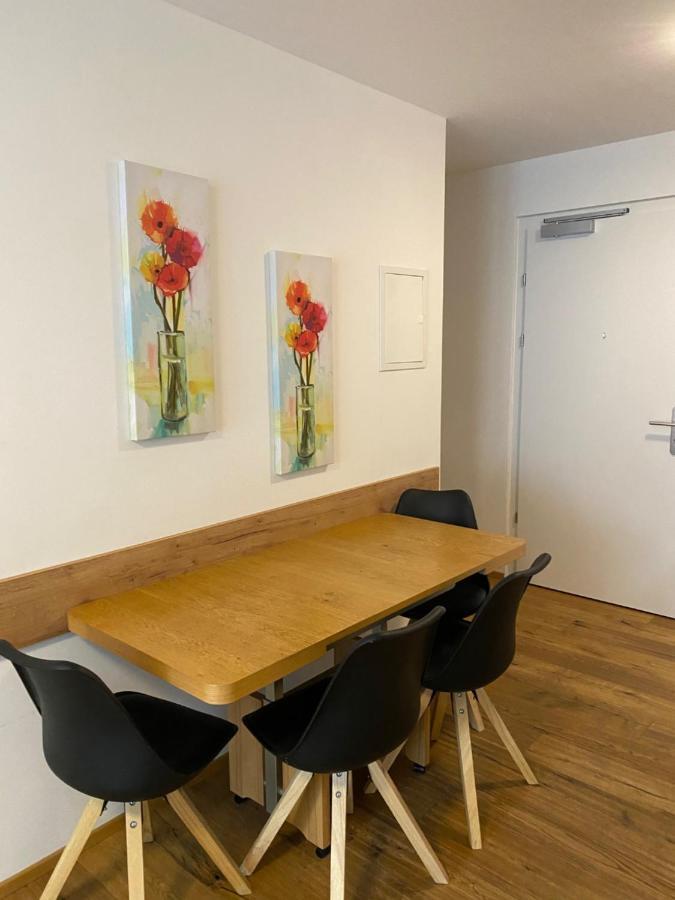 Modern Apartment With Balcony Near City Center Wien Exteriör bild